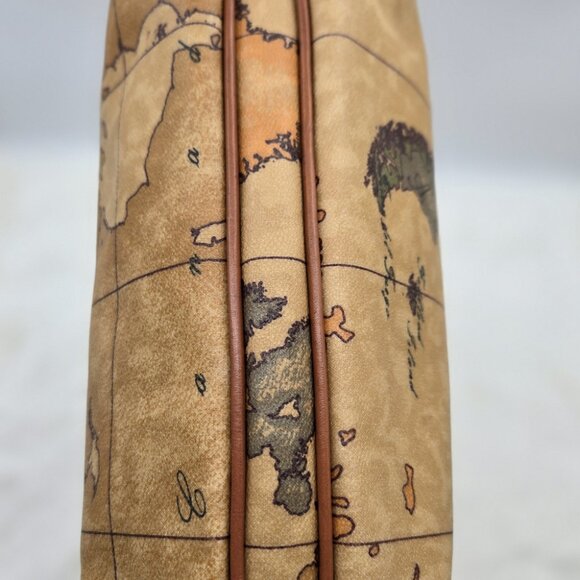 Geo Classic Shoulder Bag - Picture 7 of 12